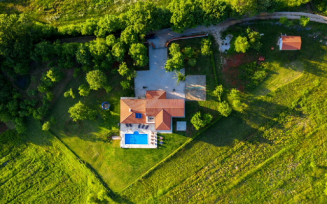 Holiday House Larif - Luxury In Nature: Nedescina. Istria