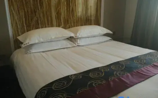Ruiquanju Business Hotel (Qiqihar First Hospital Longsha Park Branch)