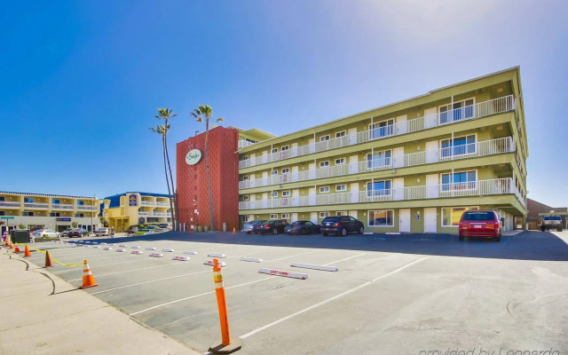 Surfer Beach Hotel
