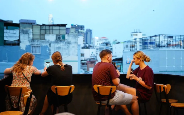 The Prince of Whales Hostel & Bar