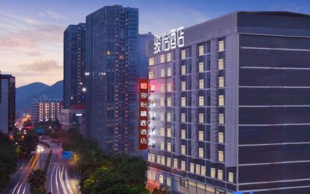 Junyi Select Hotel (Mixc Mall Guilin Railway Station Branch)