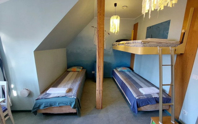 Looming Hostel