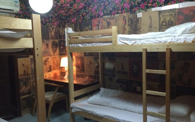 Chongqing Art Youth Hostel VIP Jiefangbei Pedestrian Street