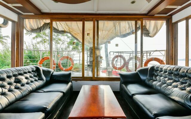 OYO 23231 KHBO Gold Sharing Houseboat