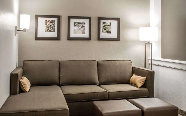 Comfort Suites Hartville - North Canton