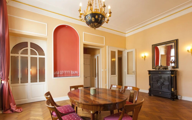 Filip Palace Luxurious Apartment