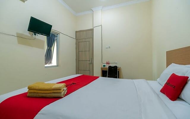 RedDoorz @ Jalan Kolonel Haji Burlian Palembang 2