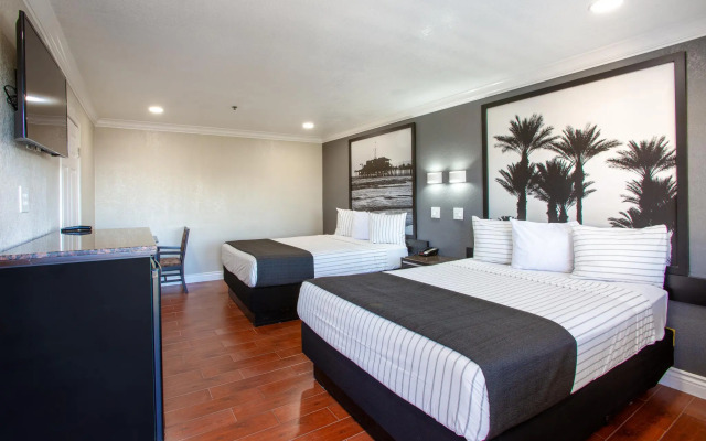 Elev8 Hotel Los Angeles LAX