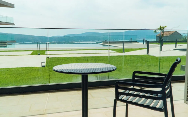 Royal Blue Resort & Residence