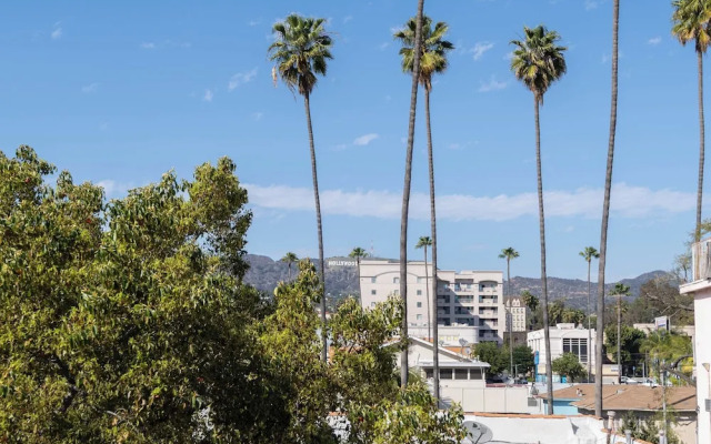 Hollywood Apartment Near Walk of Fame