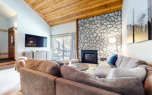 Snowcreek Iv #594 3 Bedroom Condo