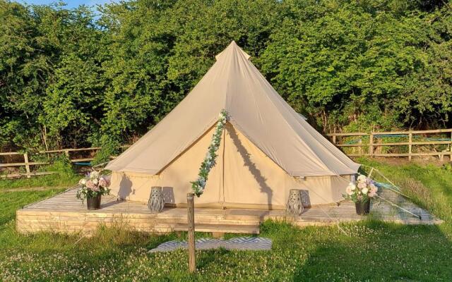 Hopgarden Glamping - Luxury 6m bell tent
