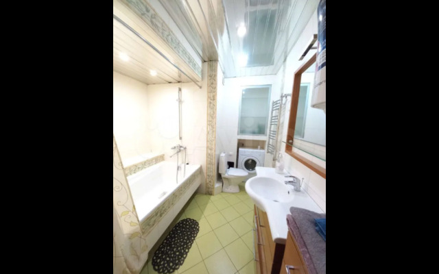 Причал на улице Александра Невского 99/4