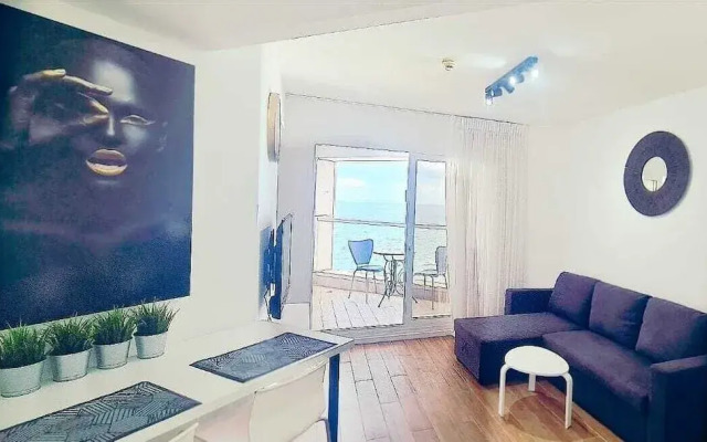 SHaYaSH apartments Leonardo Bat-Yam