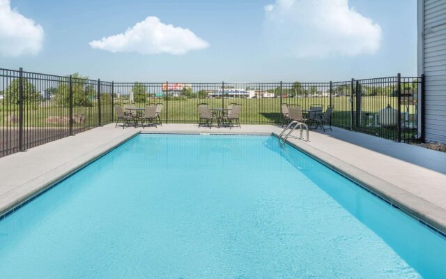 Sonesta Essential Hotels Blue Springs
