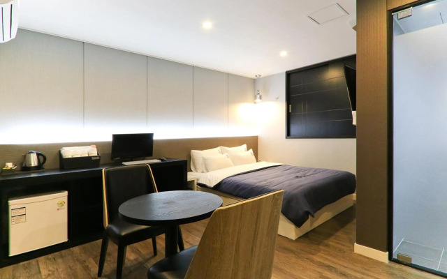 Louis Hotel