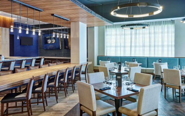 DoubleTree by Hilton Charlotte Gateway Village
