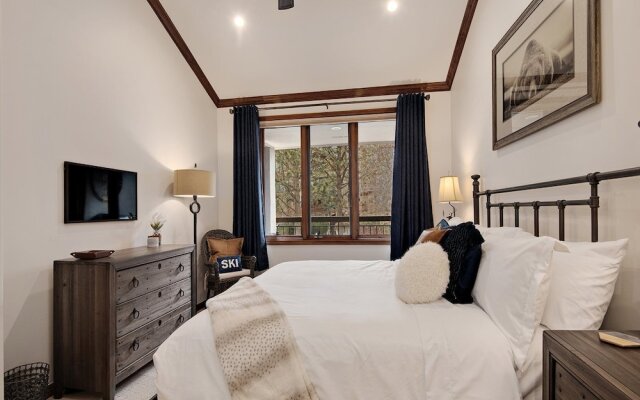 Arrowhead Village Condo - 206 Seasons Lodge