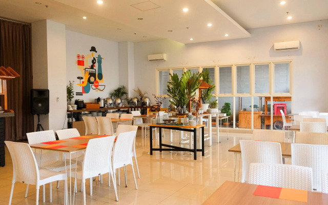 De La Charis Hotel by Waringin Hospitality