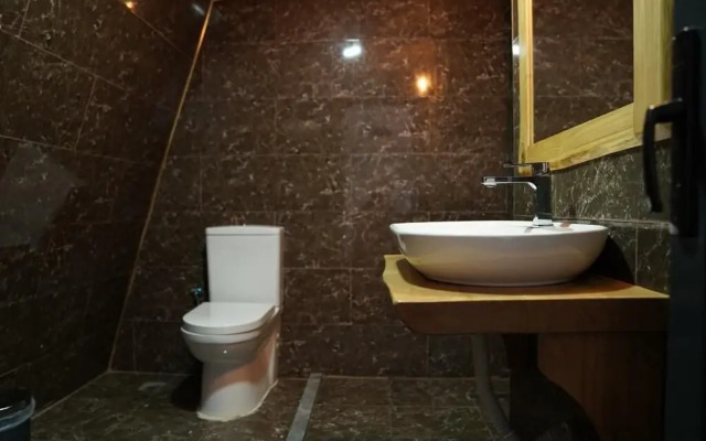 Astroi̇a Otel & Bi̇li̇m Kampi