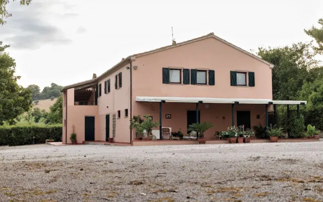 Traditional Villa in Varano With Private Garden