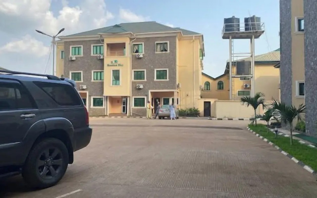Rolak Hotel and Suites