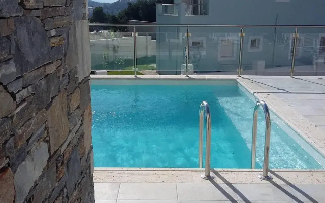 Luxury Holiday Home 4 Bedroom Villa in Paleokastro