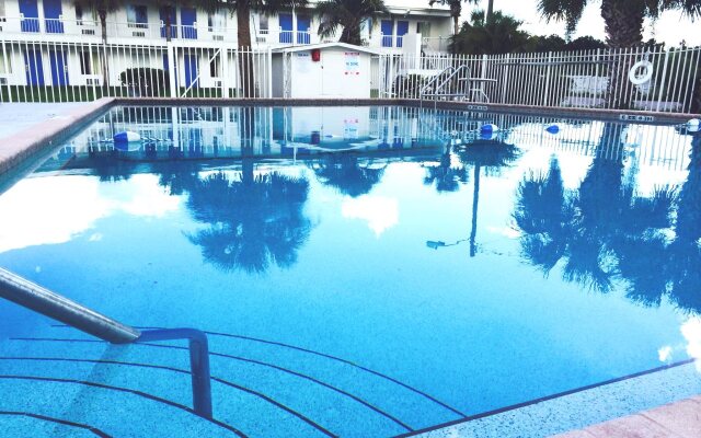 Red Roof Inn Wildwood, FL - The Villages