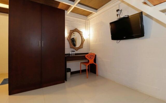 RedDoorz Plus near Ferry Terminal Batam Center