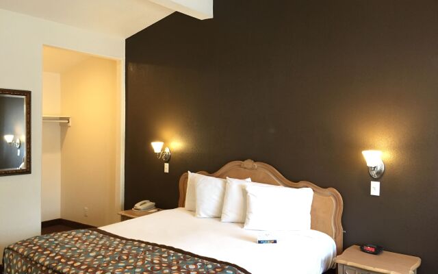 Anaheim Discovery Inn & Suites