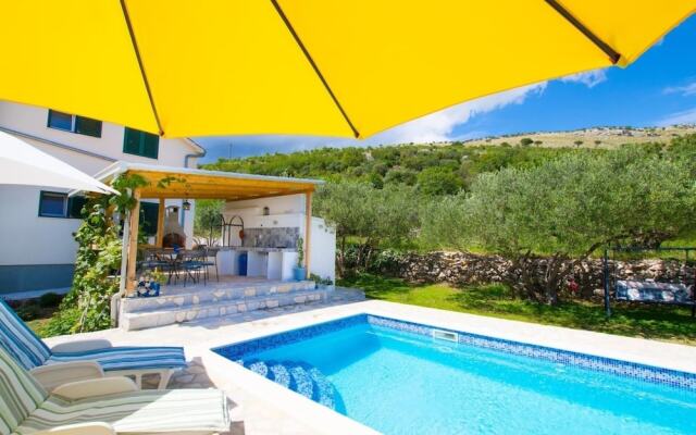 Remarkable 5-bed Villa in Labin