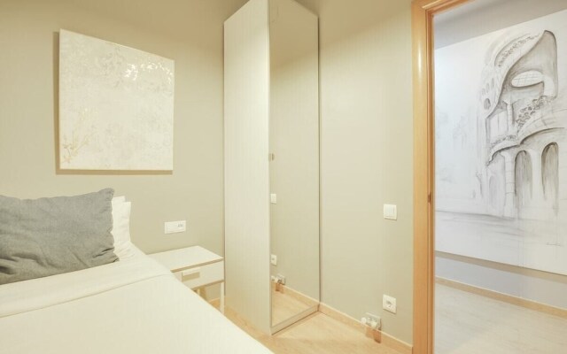 Spacious 4bed in Central Barcelona, 8mins to Metro