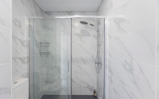 2BR Flat w/ AC & Great Views by LovelyStay