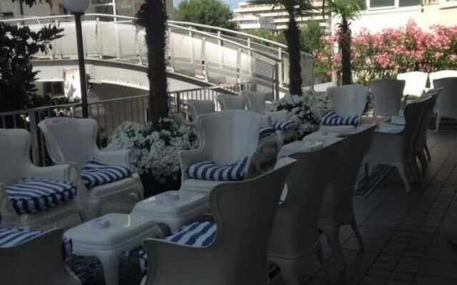 Hotel Caravelle