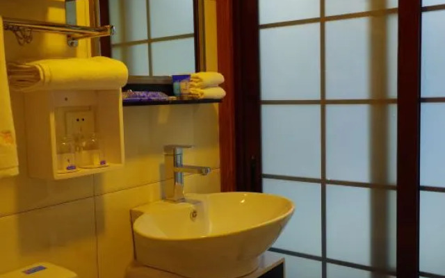 Dandong Yading Hotel