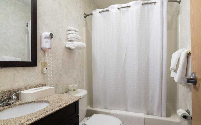 Econo Lodge Inn & Suites Farmington