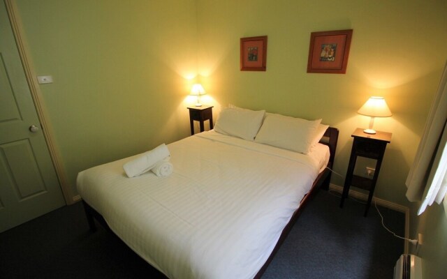 Tennerhof - Large Waterfront Home