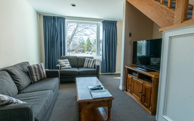 Simcoe Condo 125 At The Georgian Bay Hotel, Collingwood, Canada