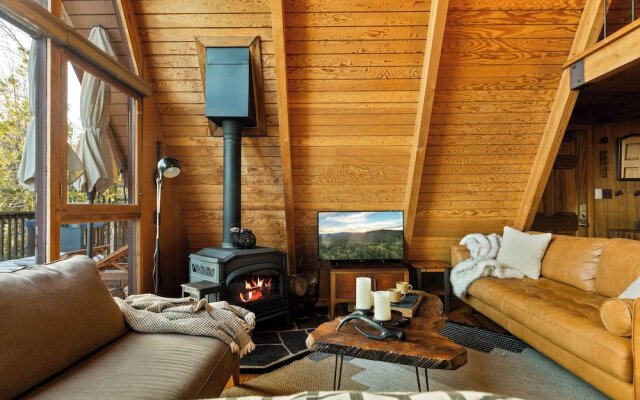 The Tranquil Pines A-frame Cabin Spectacular Views!