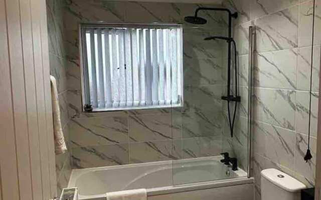 Lovely 3-bed House Near Birmingham Airport & Nec