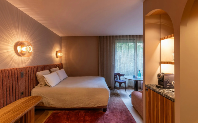 Yndo Hotel