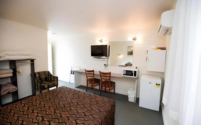 A & A Lodge Motel Emerald