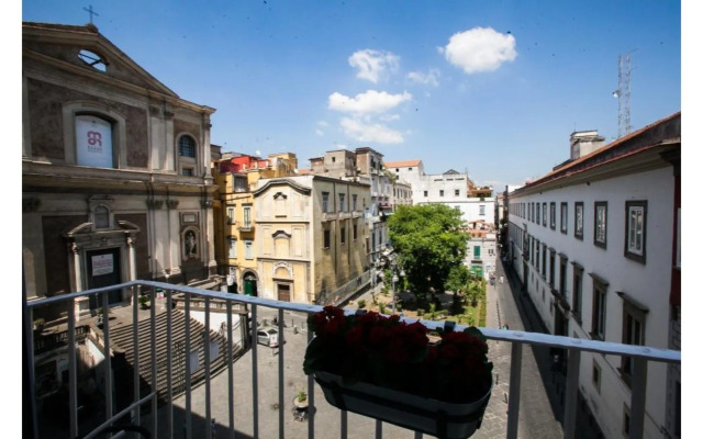 Largo Donnaregina Home