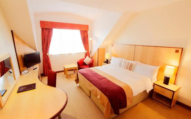 La Mon Hotel And Country Club