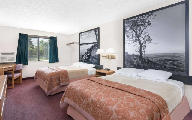 Super 8 By Wyndham Valley City