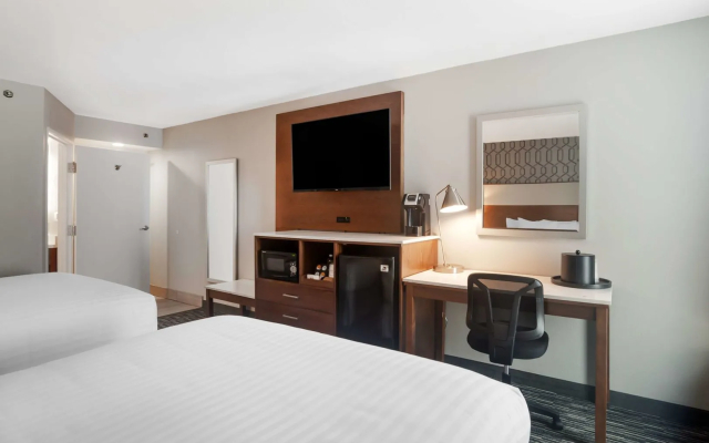 Best Western Plus Commerce Hotel