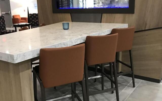 Sonesta Hotel Grand Rapids Airport