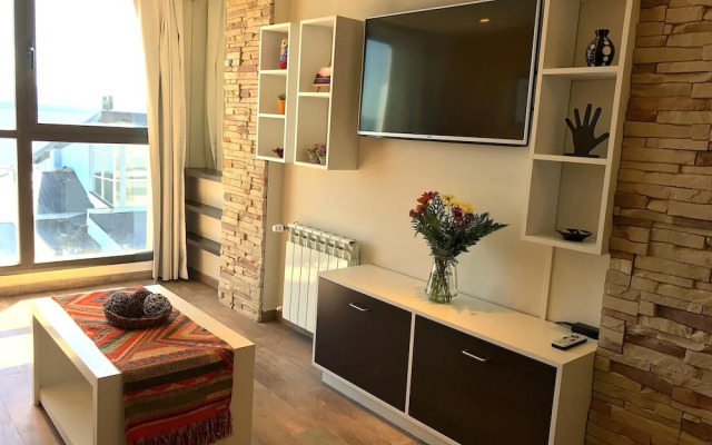 Stunning Apartment Balcony Lake Views SM4