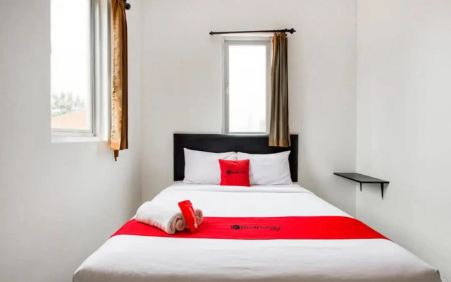 RedDoorz Plus near Galaxy Mall