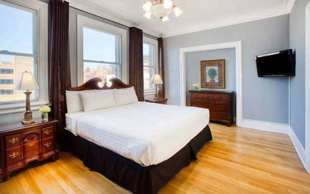 MarQueen Hotel